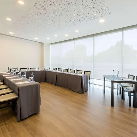 Hotel Tryp By Wyndham 4*