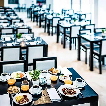 Hotel Tryp By Wyndham 4*