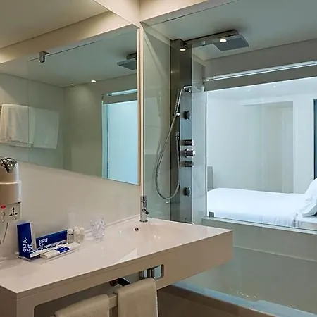 Hotel Tryp By Wyndham 4*