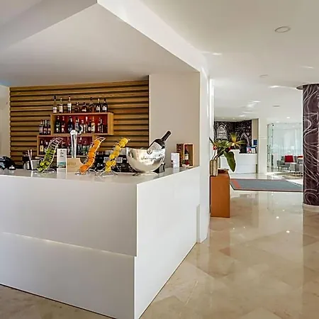 Hotel Tryp By Wyndham 4*