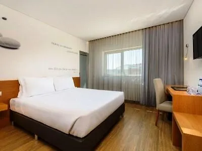 Hotel Tryp By Wyndham